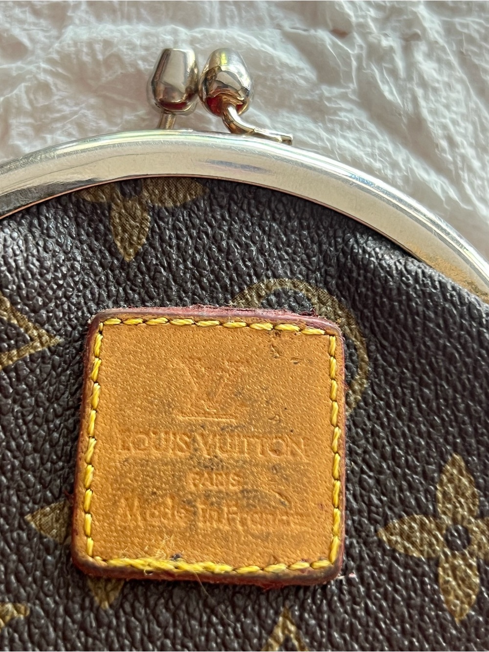 Authentic vintage Louis Vuitton monogram kiss lock coin purse - Picture 5 of 9